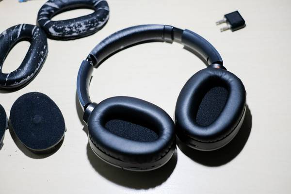 Sony WH-1000XM4 耳罩脫皮 